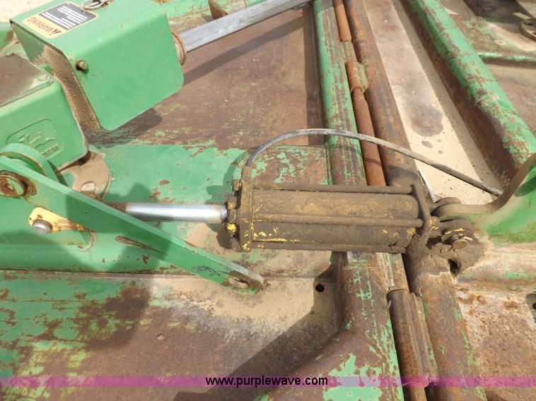 image for item I8442 John Deere 1518 15' rotary mower