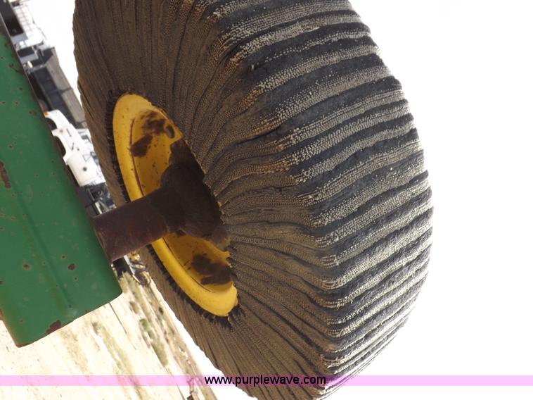 image for item I8442 John Deere 1518 15' rotary mower