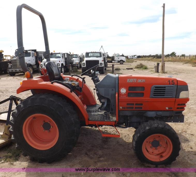 image for item I8447 Kioti DK35 MFWD tractor