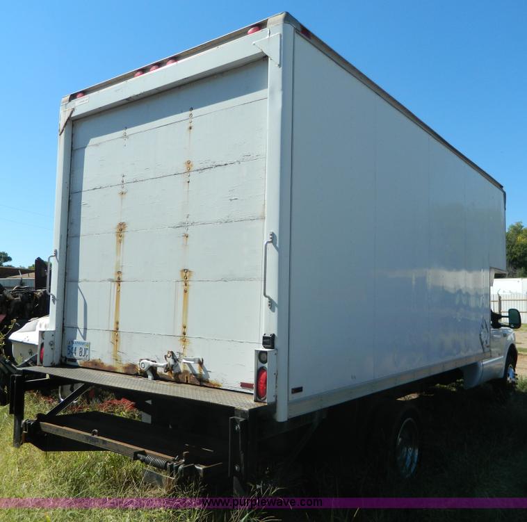 image for item AD9963 1999 Ford F550 box truck