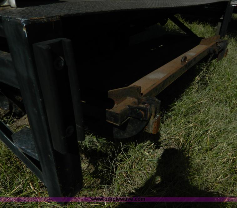 image for item AD9963 1999 Ford F550 box truck