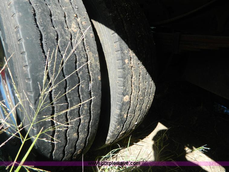 image for item AD9963 1999 Ford F550 box truck