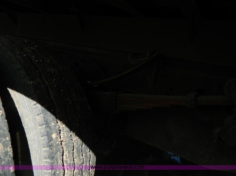 image for item AD9963 1999 Ford F550 box truck