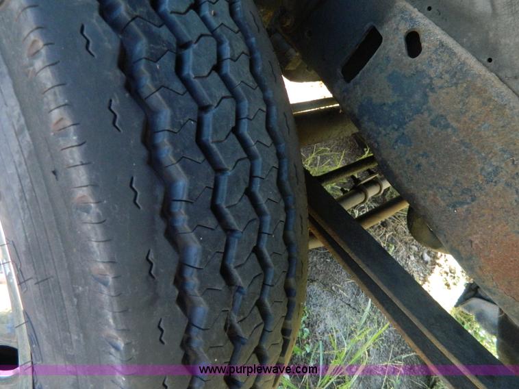 image for item AD9963 1999 Ford F550 box truck