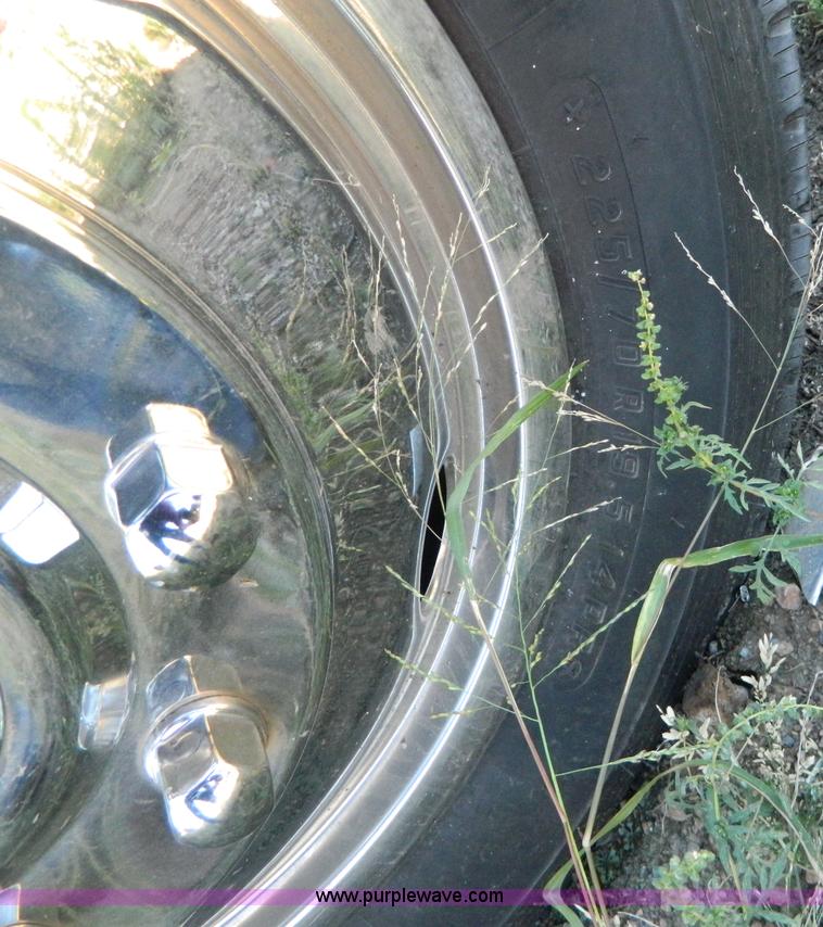 image for item AD9963 1999 Ford F550 box truck