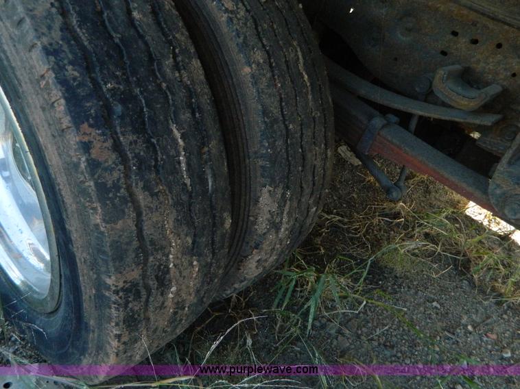 image for item AD9963 1999 Ford F550 box truck