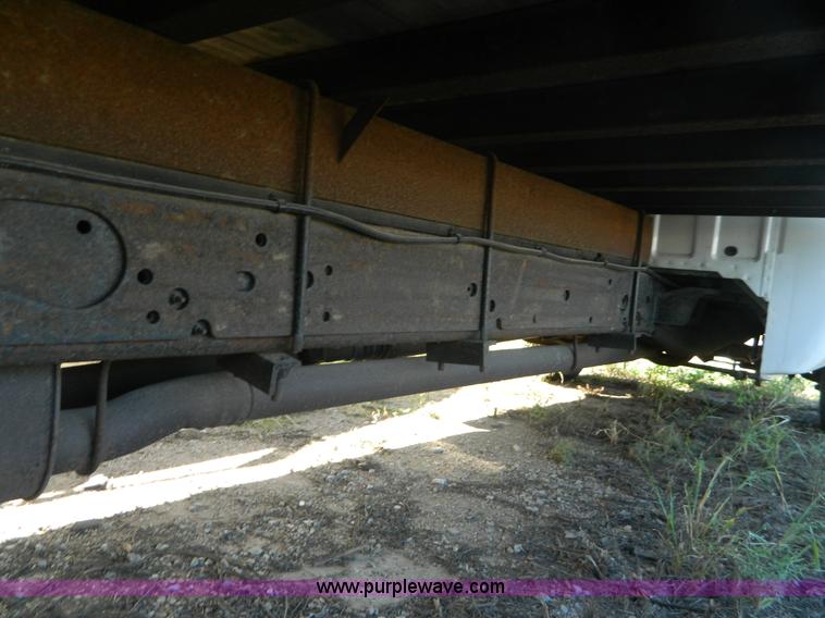 image for item AD9963 1999 Ford F550 box truck