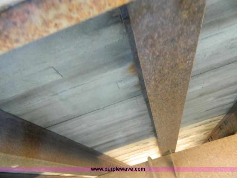 image for item AD9963 1999 Ford F550 box truck