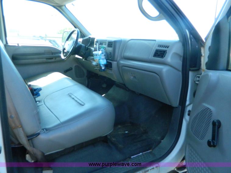 image for item AD9963 1999 Ford F550 box truck