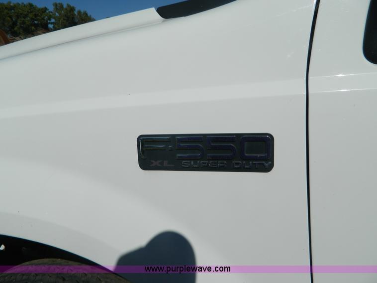 image for item AD9963 1999 Ford F550 box truck