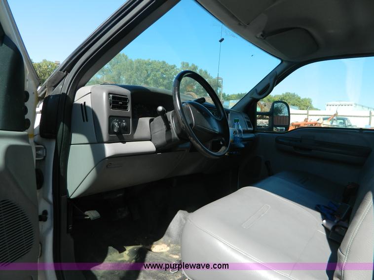 image for item AD9963 1999 Ford F550 box truck