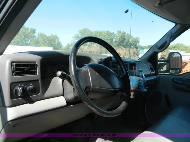 image for item AD9963 1999 Ford F550 box truck