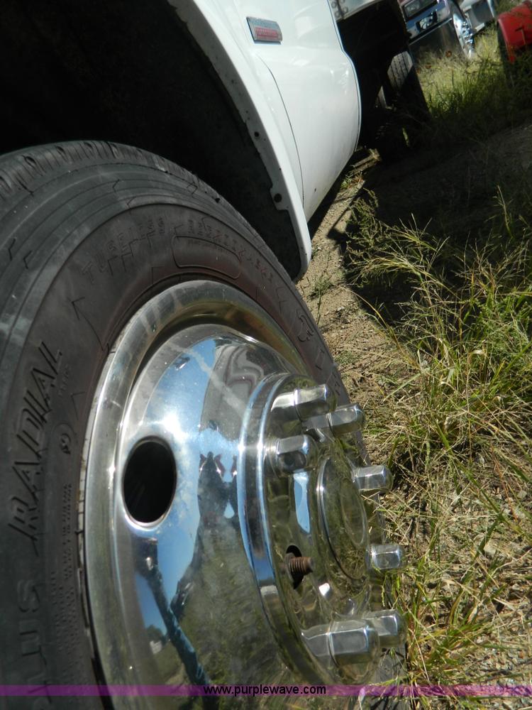 image for item AD9963 1999 Ford F550 box truck