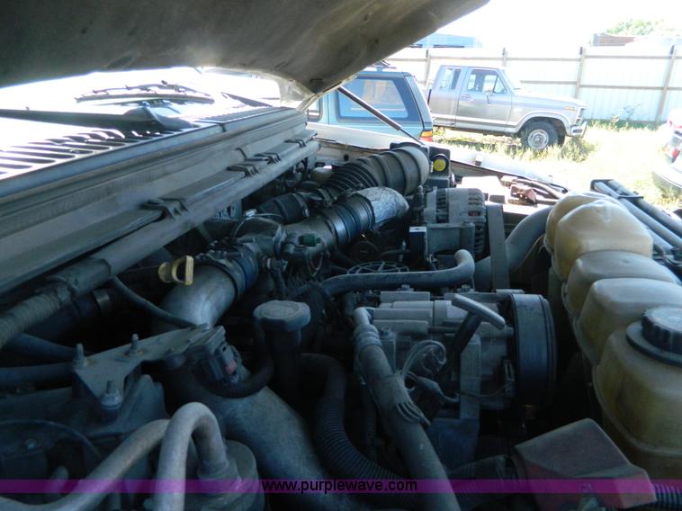 image for item AD9963 1999 Ford F550 box truck