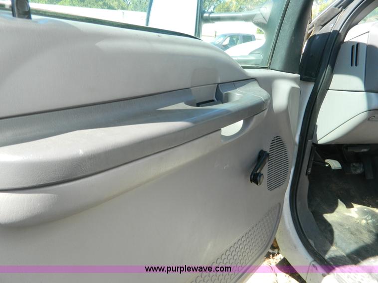 image for item AD9963 1999 Ford F550 box truck