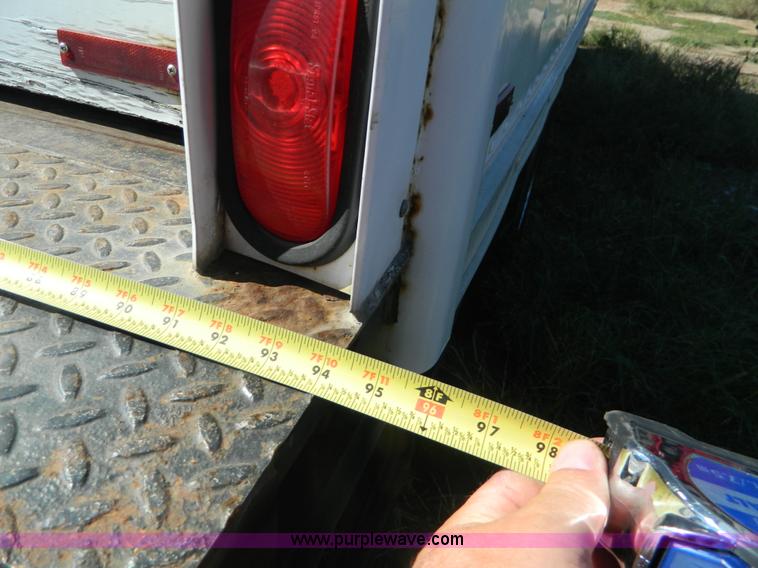 image for item AD9963 1999 Ford F550 box truck