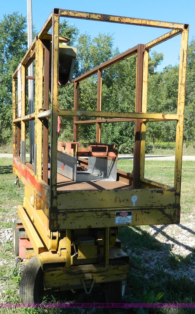 image for item AD9979 Yale SP-16-30 scissor lift