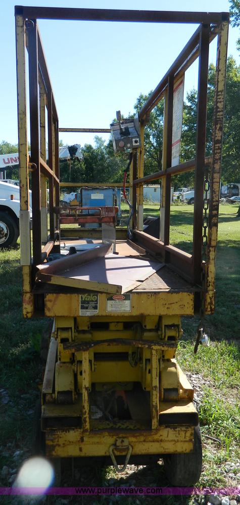 image for item AD9979 Yale SP-16-30 scissor lift