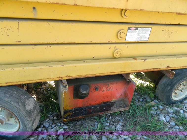 image for item AD9979 Yale SP-16-30 scissor lift