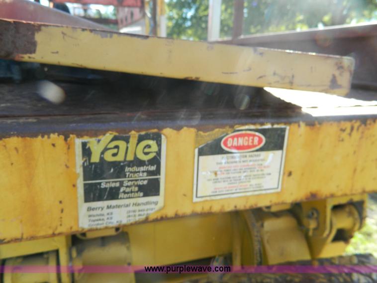 image for item AD9979 Yale SP-16-30 scissor lift