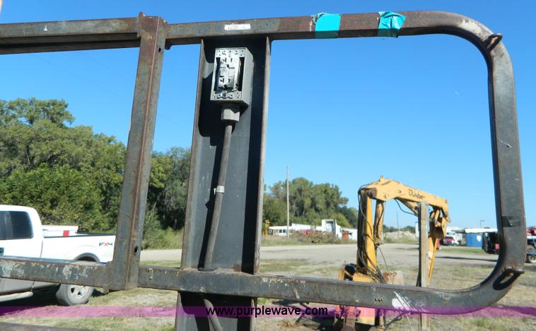 image for item AD9980 Grove SM2633F scissor lift