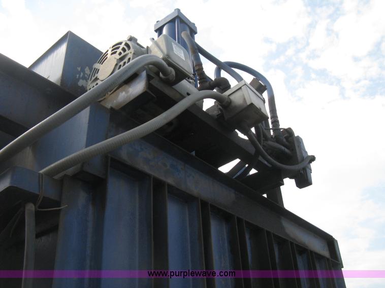 image for item AN9672 Industrial baler