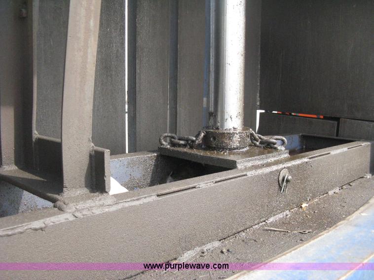 image for item AN9672 Industrial baler