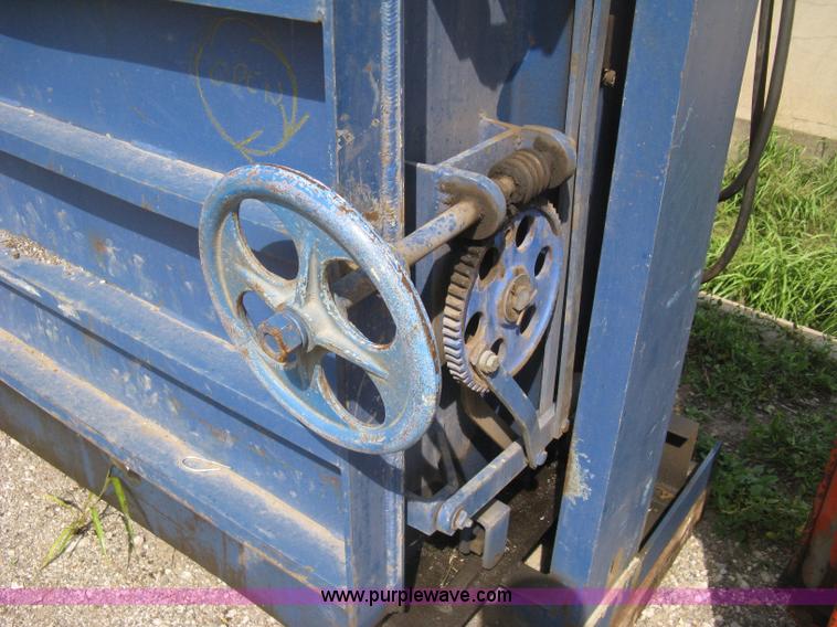 image for item AN9672 Industrial baler