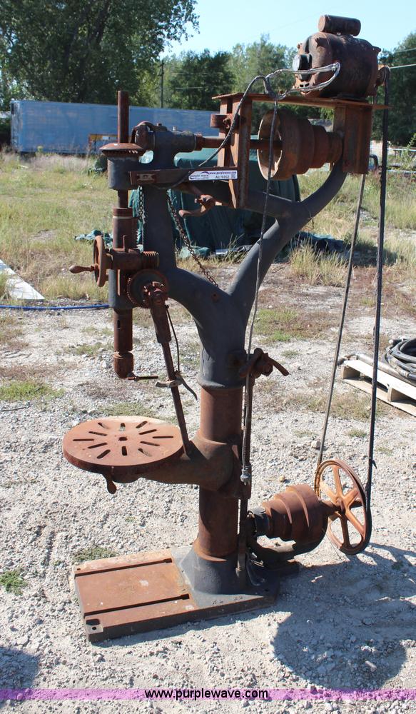 image for item AU9352 Drill press