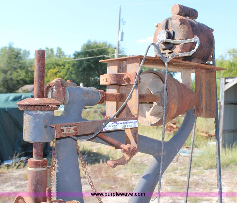 image for item AU9352 Drill press