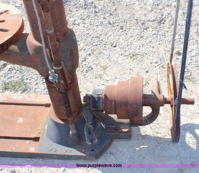 image for item AU9352 Drill press