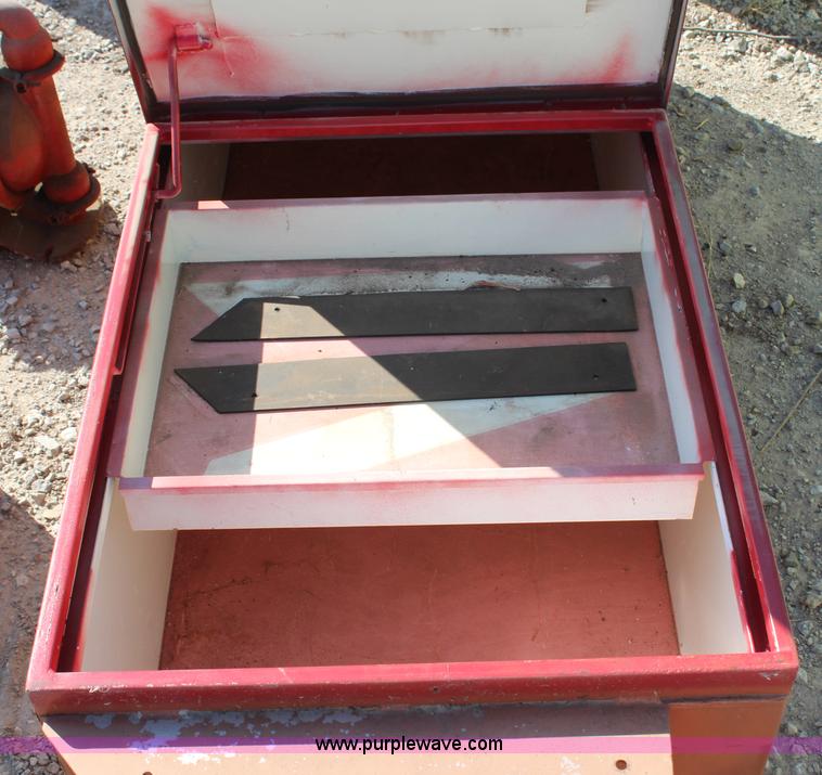 image for item AU9368 Pickup truck bed toolbox