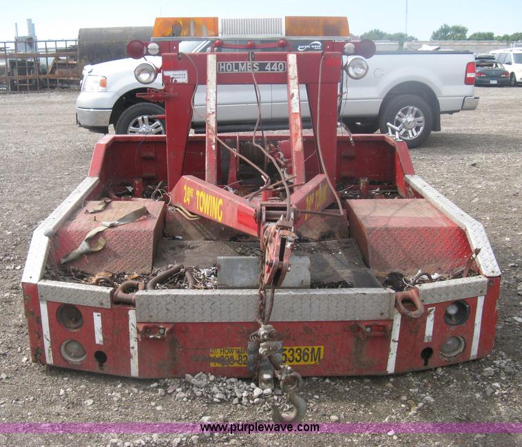 Holmes 440 tow bed in Wichita, KS Item AV9082 sold Purple Wave