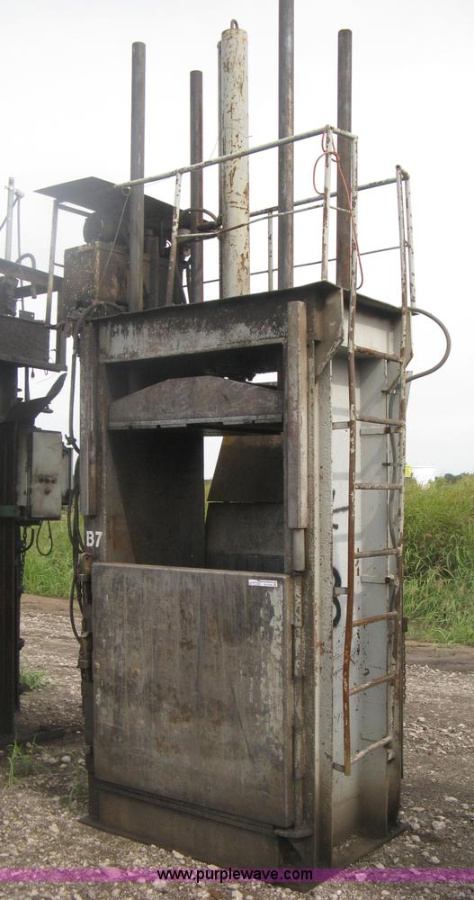 image for item AV9104 Industrial baler