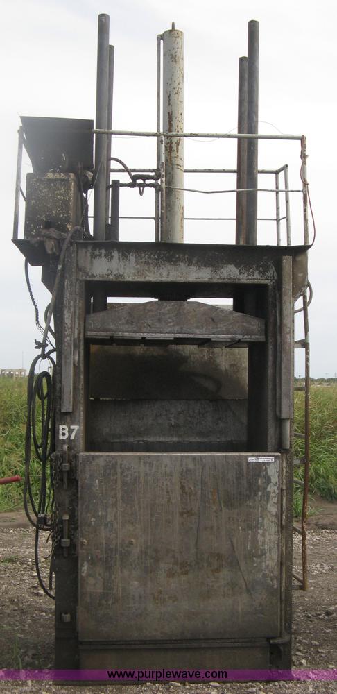 image for item AV9104 Industrial baler
