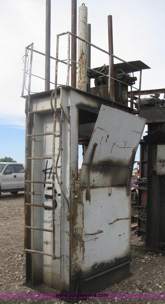 image for item AV9104 Industrial baler