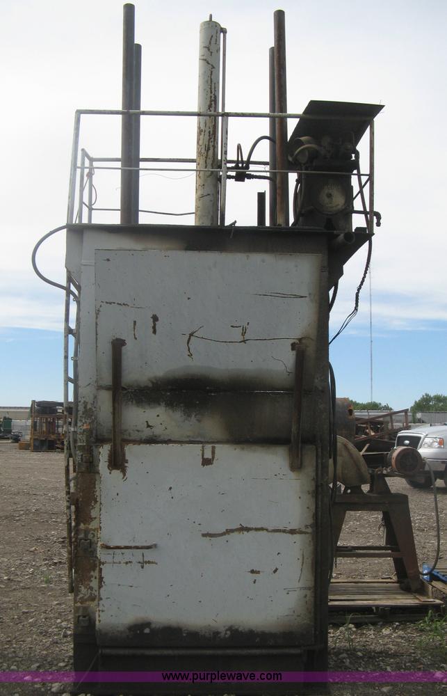 image for item AV9104 Industrial baler