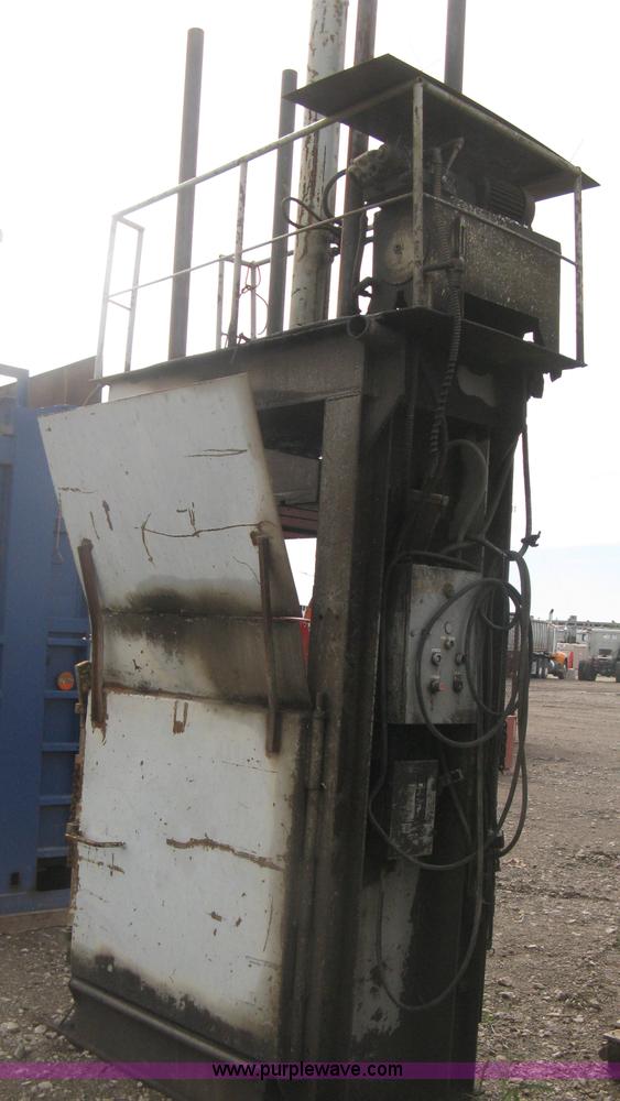 image for item AV9104 Industrial baler