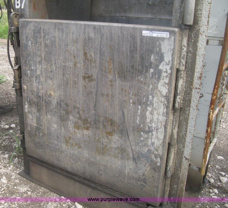 image for item AV9104 Industrial baler