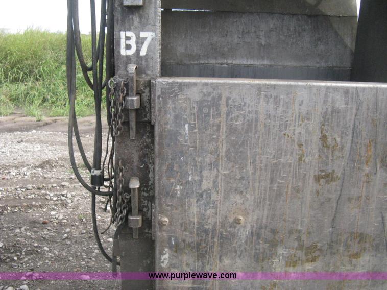 image for item AV9104 Industrial baler