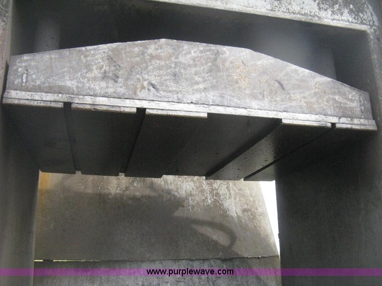 image for item AV9104 Industrial baler