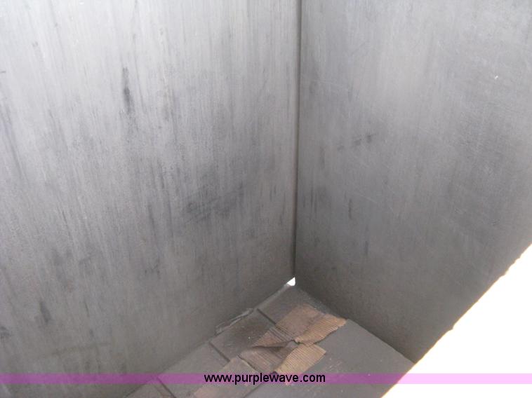 image for item AV9104 Industrial baler