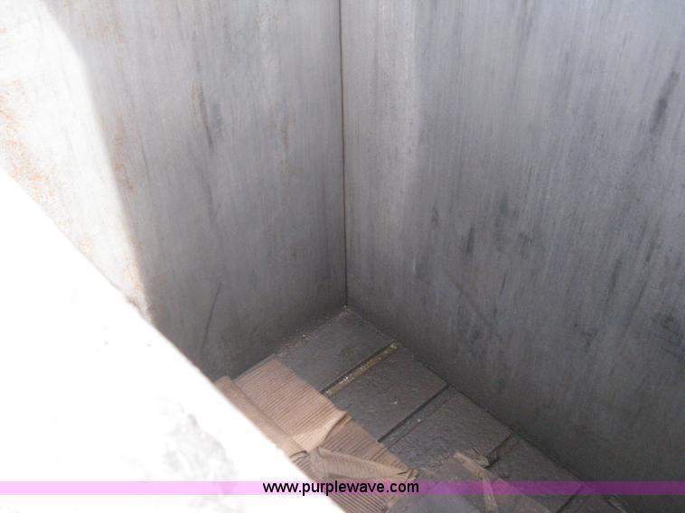 image for item AV9104 Industrial baler