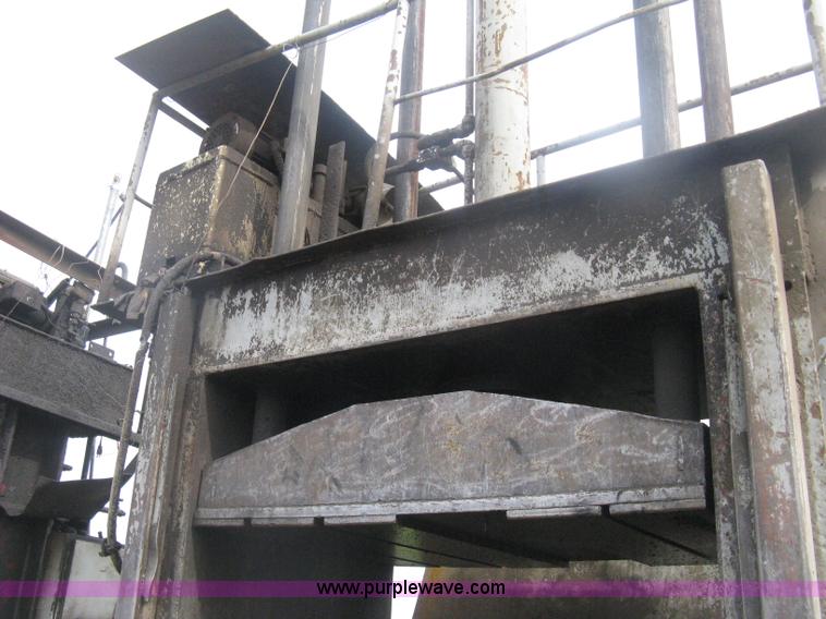 image for item AV9104 Industrial baler