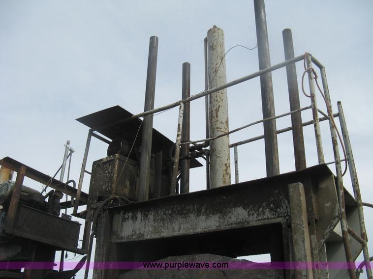 image for item AV9104 Industrial baler