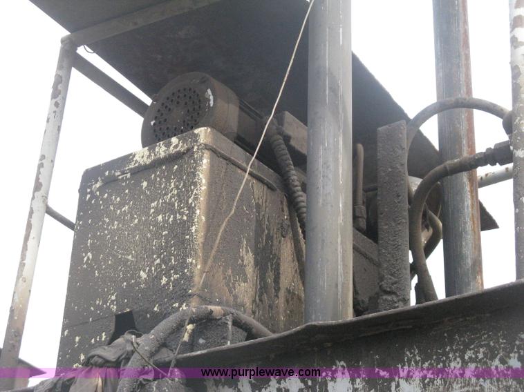 image for item AV9104 Industrial baler