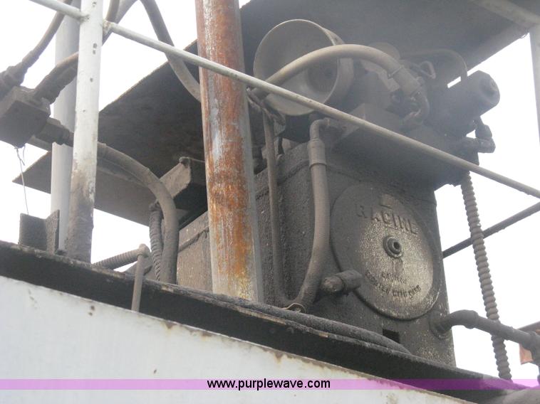 image for item AV9104 Industrial baler