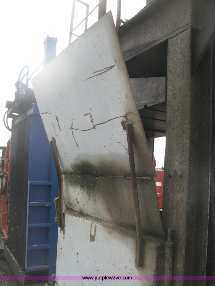 image for item AV9104 Industrial baler