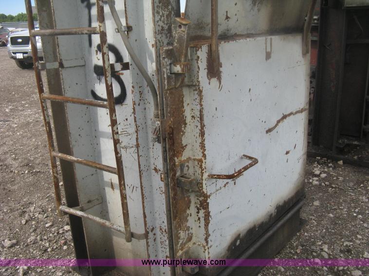 image for item AV9104 Industrial baler