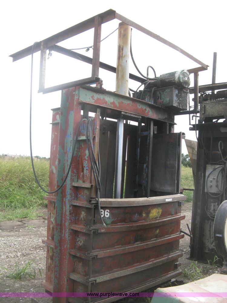 image for item AV9106 Industrial baler